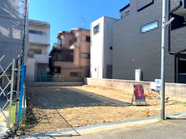 【外観】 | 堺市堺区緑ヶ丘北町二丁1期 | 並列3台駐車可能！間口が広く、お車の出し入れがスムーズに行えます。(2026年8月撮影)