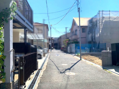 【前面道路含む現地写真】 | 堺市堺区緑ヶ丘北町二丁1期 | 東南側が道路に面しており、陽当り良好！フラット35S／みらいエコ住宅2026事業対応可。(2026年8月撮影)