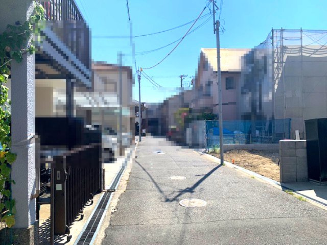 【前面道路含む現地写真】 | 堺市堺区緑ヶ丘北町二丁1期 | 東南側が道路に面しており、陽当り良好！フラット35S／みらいエコ住宅2026事業対応可。(2026年8月撮影)