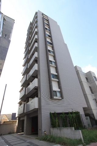 【外観】 | ラグジュアリーアパートメント中野坂上 | 鉄筋コンクリート造のがっちりとした建物。