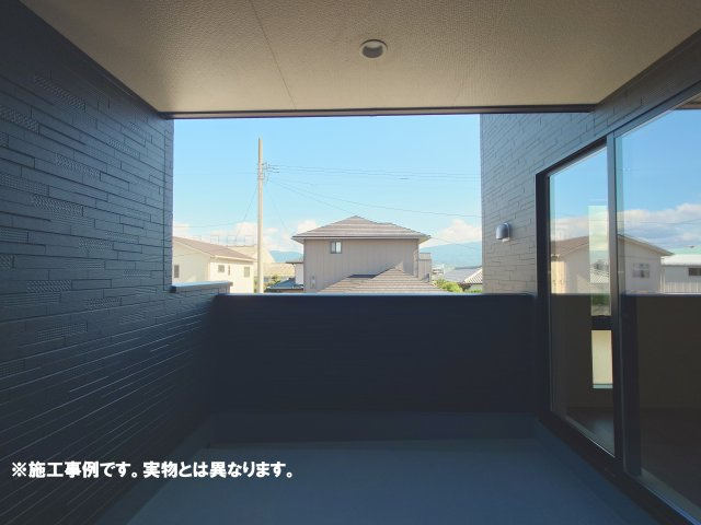 リーブルガーデン善通寺市原田町第四◇2026年度補助金対象の長期優良住宅です！のバルコニー|バルコニー完成予想図
屋根と壁に囲まれているため、急な雨でも洗濯物が濡れにくいインナーバルコニー付きのお家です(^^♪小雨程度なら外干しのまま外出しやすく、夏の強い日差しも和らげられます。