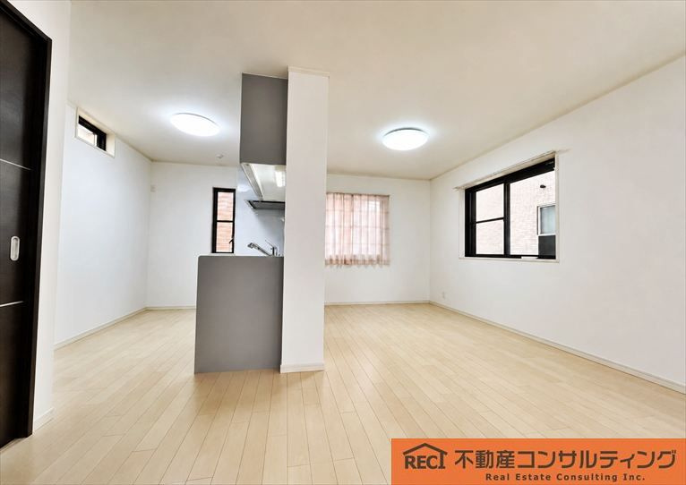 神戸市灘区新在家南町2丁目　中古戸建のエントランス