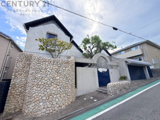 構造がRC造の2階建て（一部地下）のため、木造に比べて耐震性や遮音性、耐久性に優れています。