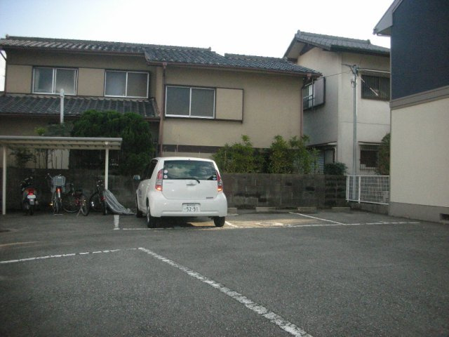 セジュール新並の駐車場