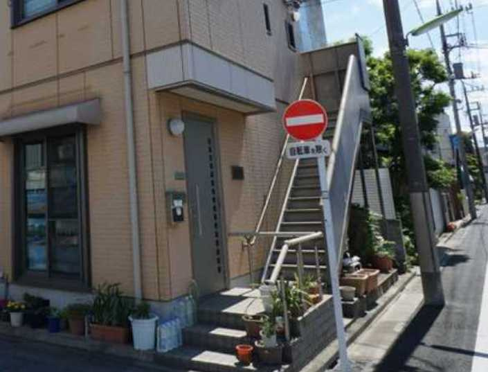 ジュネス駒沢　角部屋　バストイレ別　シャーメゾンのエントランス
