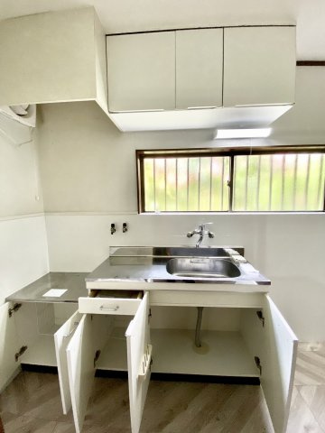 若竹町１丁目テラスハウスのキッチン|キッチン下部収納
