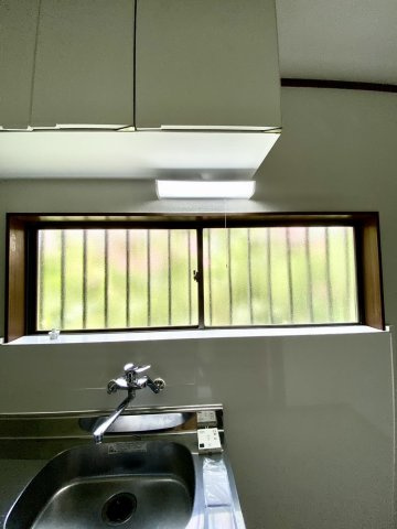 若竹町１丁目テラスハウスのその他|キッチンに窓