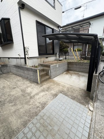 越谷市七左町中古戸建◆北東角地◆リフォーム済みの駐車場