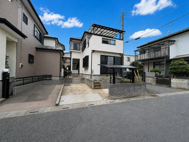 越谷市七左町中古戸建◆北東角地◆リフォーム済みの前面道路含む現地写真