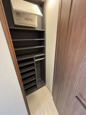シューズインクローゼットもあります。