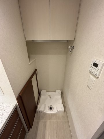 収納付き洗濯機置き場