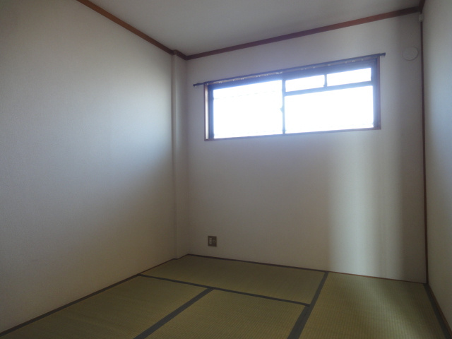 ドミール中山の和室|明るい和室です