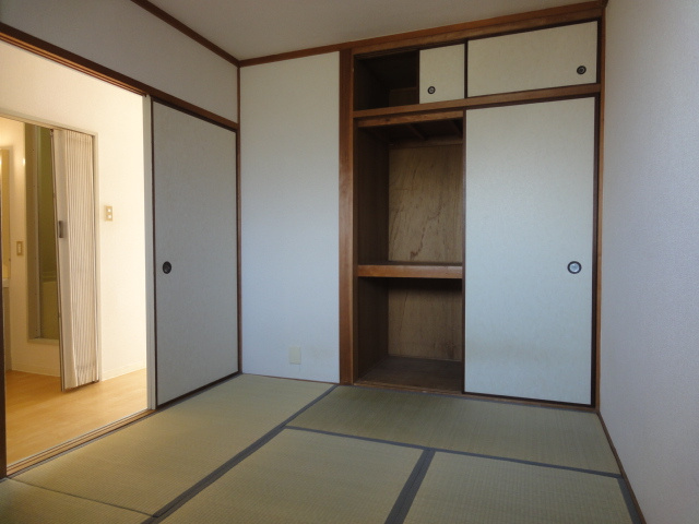 ドミール中山の和室|畳の上でゆっくりとくつろげる和室です
