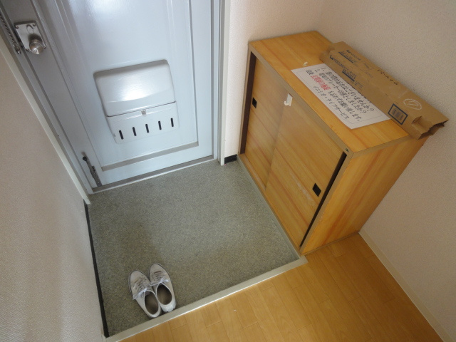 ドミール中山の玄関|収納もある玄関です