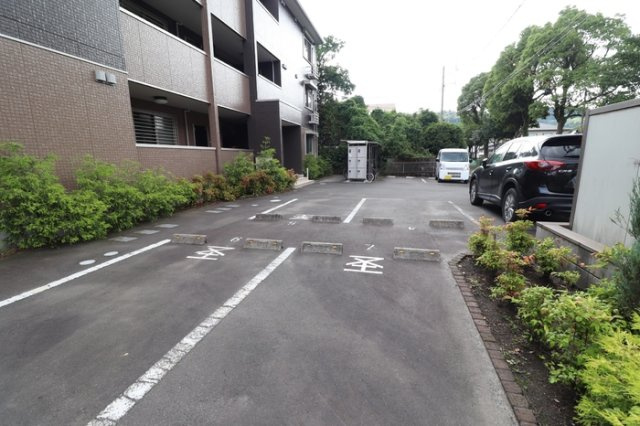 【駐車場】