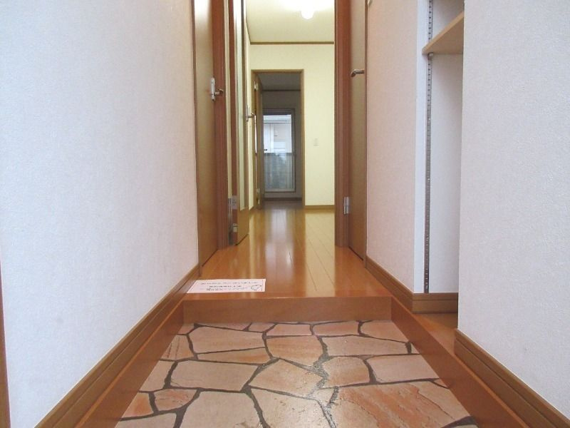 デュオーラ西原の玄関