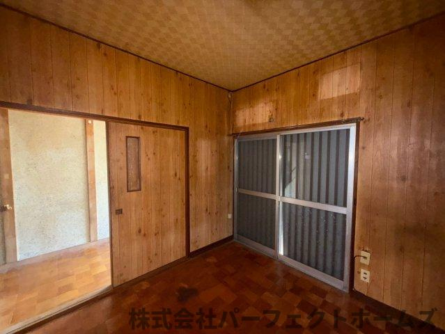 倉治7丁目戸建の洋室|ゆったりした洋室です