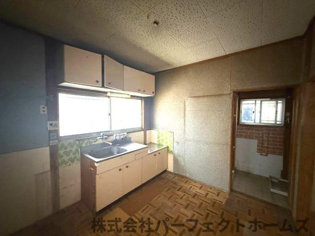 倉治7丁目戸建の居間・リビング