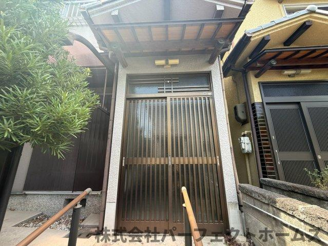 倉治7丁目戸建のエントランス