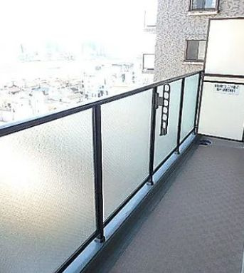 グランフラッツ北千住のバルコニー|お洗濯にも便利なバルコニー付き