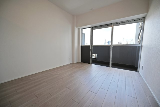 北野ハイツの子供部屋|洋室約6.4帖
バルコニーに面した明るいお部屋は子供部屋にぴったりのお部屋です。