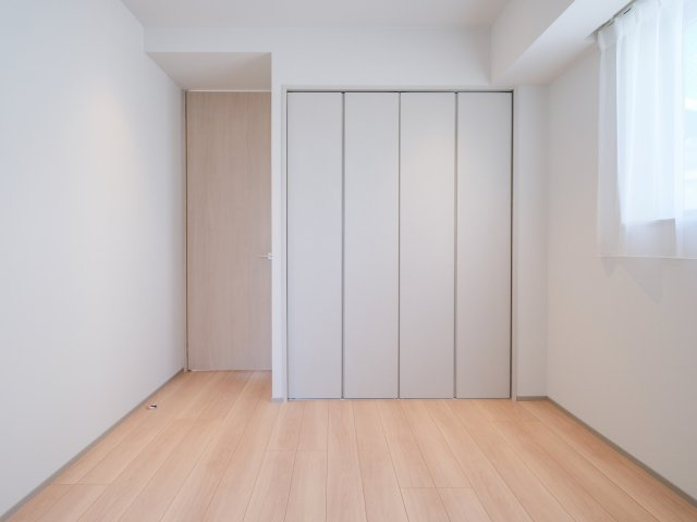 グランスイート神宮前の洋室|グランスイート神宮前：約６．１帖の洋室にはクローゼットが付いております！