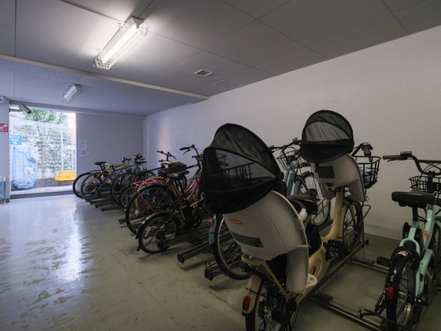 グランスイート神宮前の駐輪場|グランスイート神宮前：敷地内に駐車場・駐輪場ございます！