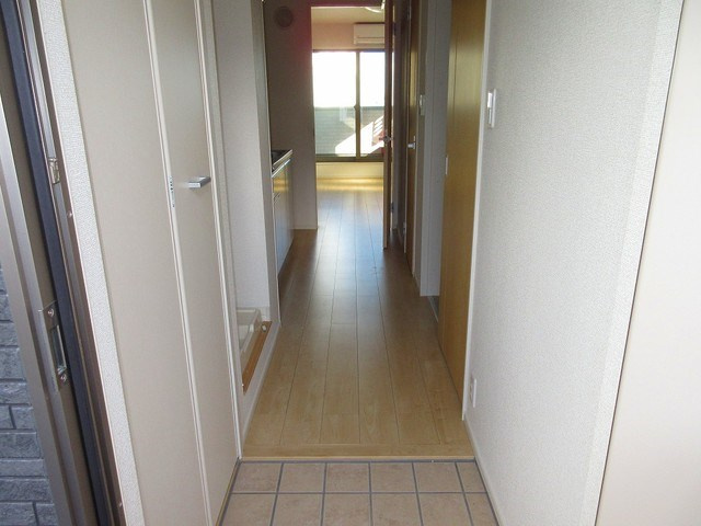 芦屋市東芦屋町のアパートの玄関