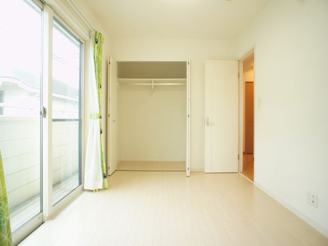 【子供部屋】 | 三幸町中古住宅1580 | 2階6帖洋間☆