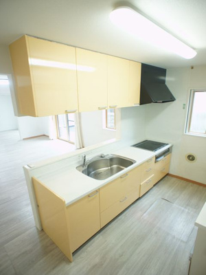 【キッチン】 | 三幸町中古住宅1580 | システムキッチン付きです(^^♪