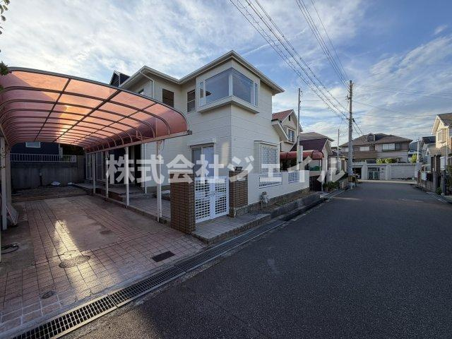 リフォーム済み　松が枝町　中古戸建の前面道路含む現地写真