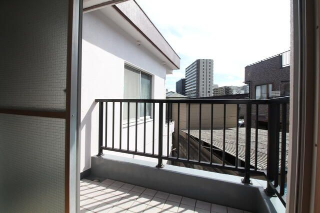 厚木市寿町２丁目のテラスのバルコニー