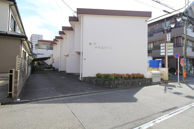 厚木市寿町２丁目のテラスの外観