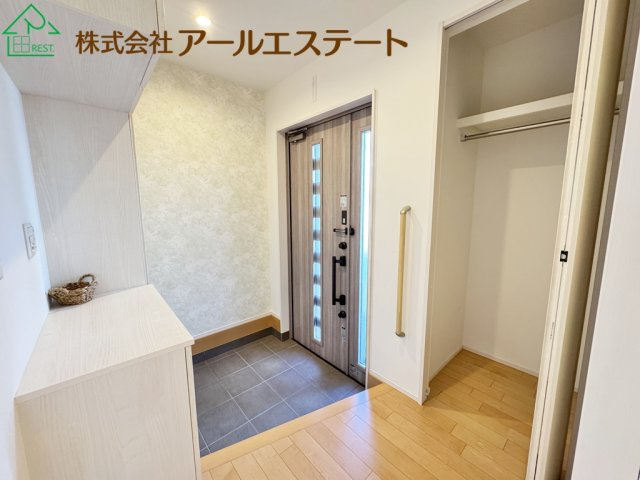 姫路市白浜町　　山陽電鉄「白浜の宮駅」徒歩11分の玄関