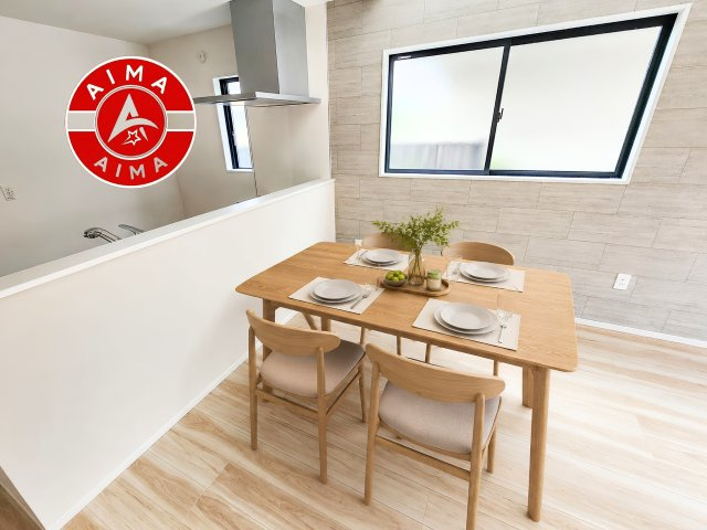 福岡市東区多の津5丁目第1-5棟（1号棟）の内観：施工例|明るく開放的なリビングダイニングは豊かな陽光が注ぎ込み、やすらぎの空間を演出してくれます。ご家族で楽しいひとときをお過ごし下さい。※家具はCGを合成したものです。
