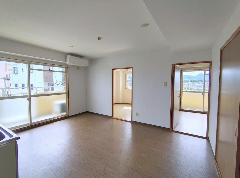 大和高田市西町の賃貸マンションの居間・リビング