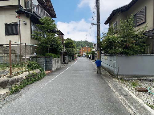 上賀茂北大路町 建築条件無し 土地の前面道路含む現地写真