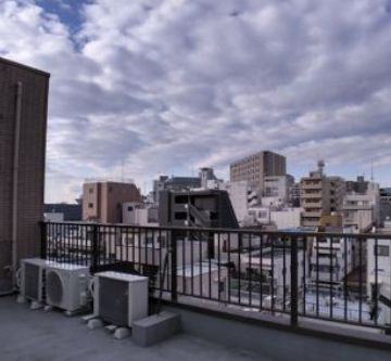 リヨンドール本郷のバルコニー|お洗濯にも便利なバルコニー付き