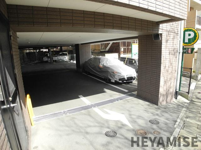 サクセスカバーヒルズの駐車場
