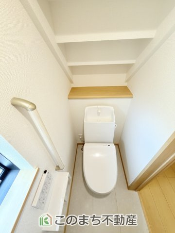 ハートフルタウン宇都宮市御幸ケ原町126番のトイレ|小窓から換気ができて清潔なトイレスペース☆