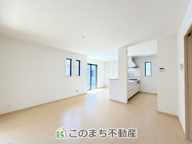 ハートフルタウン宇都宮市御幸ケ原町126番の居間・リビング|開放感のある広々としたリビング☆家族みんなでゆったりくつろげます♪
南側から暖かな日差しが差し込みます♪