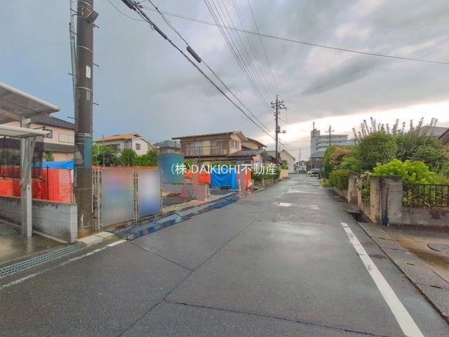 【前面道路含む現地写真】 | 坂戸市溝端町4期　ブルーミングガーデン　新築戸建　全2棟　1号棟