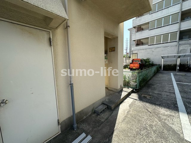 南武庫之荘ハイツのエントランス