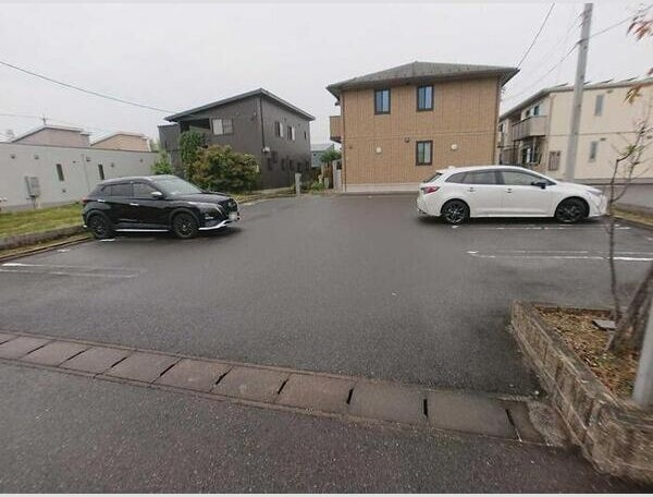 フラフィールドの駐車場
