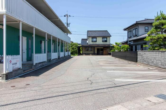 ツイン パインズの駐車場