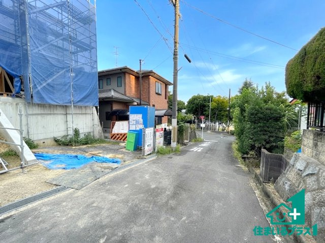 ■枚方市楠葉野田　第2期　新築一戸建ての前面道路含む現地写真|周辺は落ち着いた街並みの住宅地！子育てがしやすい住環境です！まだ未完成ですが、現地でしかわからない事もございます。是非一度ご覧ください。