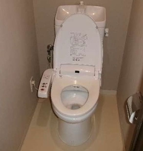 クレストフォルム東大島のトイレ|落ち着いた色調のトイレです