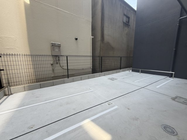 Alivis新町の駐車場