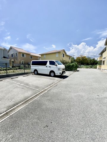 カサヴェール B棟の駐車場