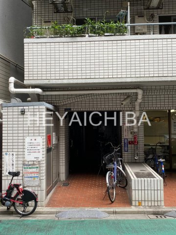 レッツビュー仲御徒町のエントランス